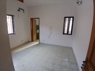 4 bedroom Terrace House with a room bq