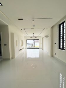 Luxury 5 Bedroom Duplex with Pool, Cinema And BQ