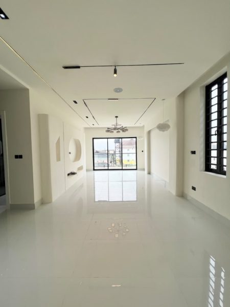 Luxury 5 Bedroom Duplex with Pool, Cinema And BQ
