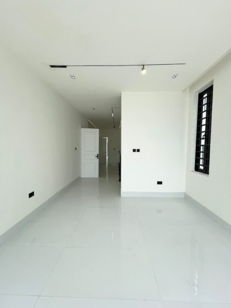 Luxury 5 Bedroom Duplex with Pool, Cinema And BQ