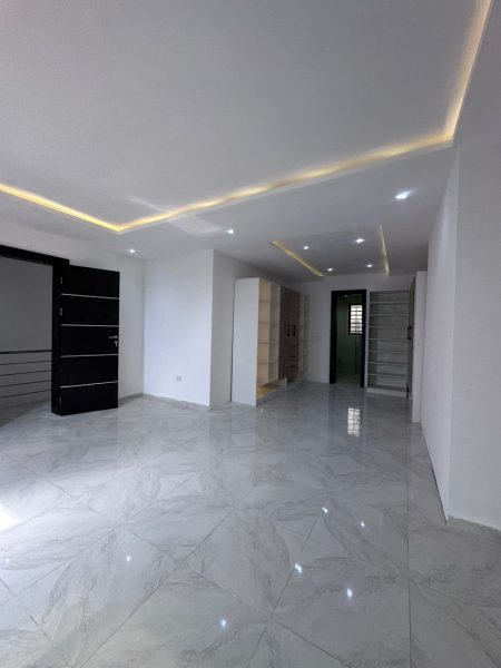 SPACIOUS 4 BEDROOM TERRACE DUPLEX WITH BQ