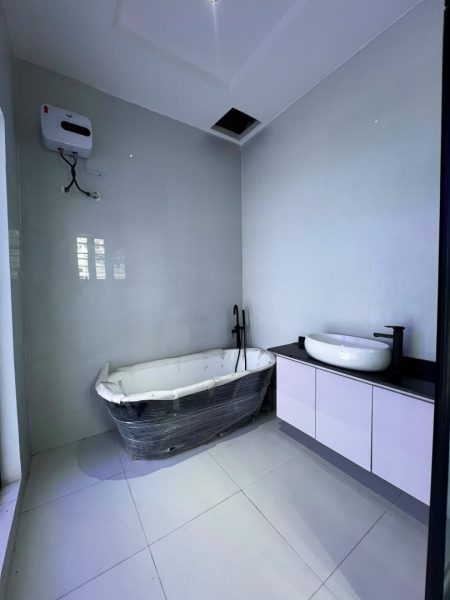4 Bedroom Semi Detached House with BQ