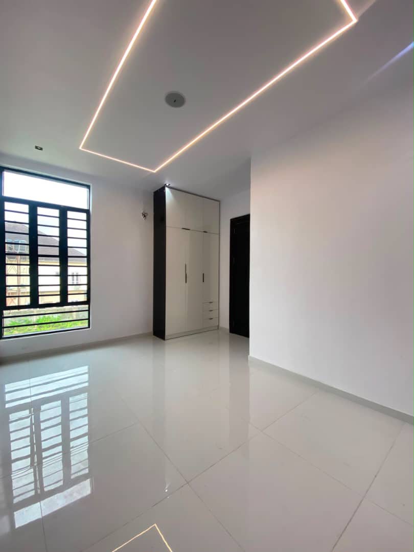2 Bedrooom Luxury Apartment in Lekki