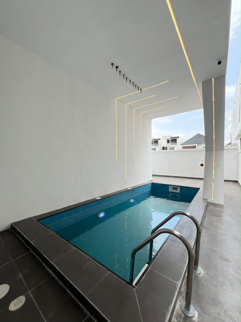 Brand New 5 Bedroom Fully Detached Duplex