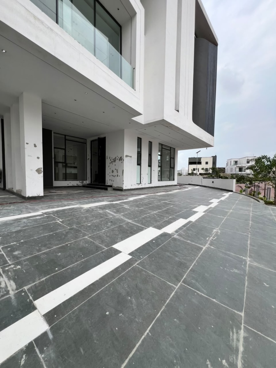 5 Bedroom Duplex With Duplex