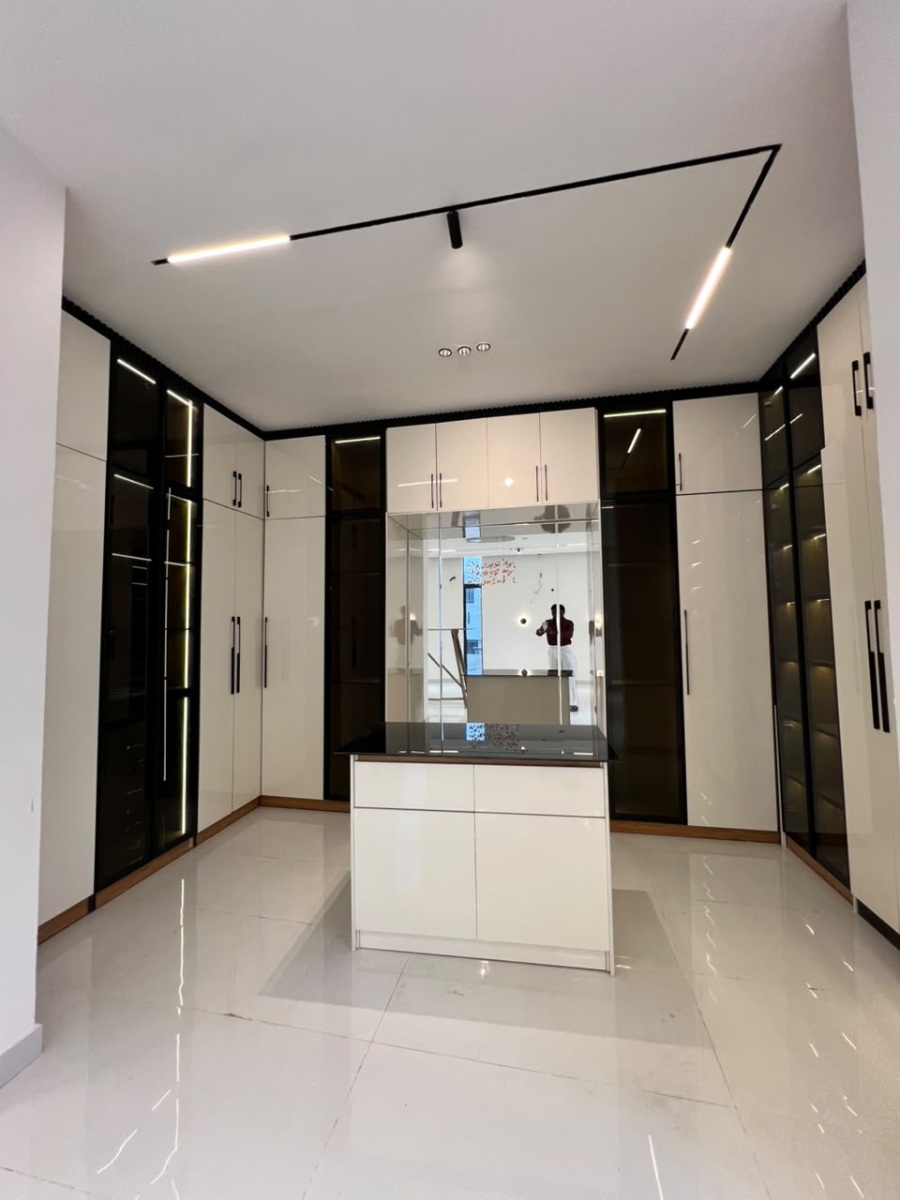 5 Bedroom Duplex With Duplex