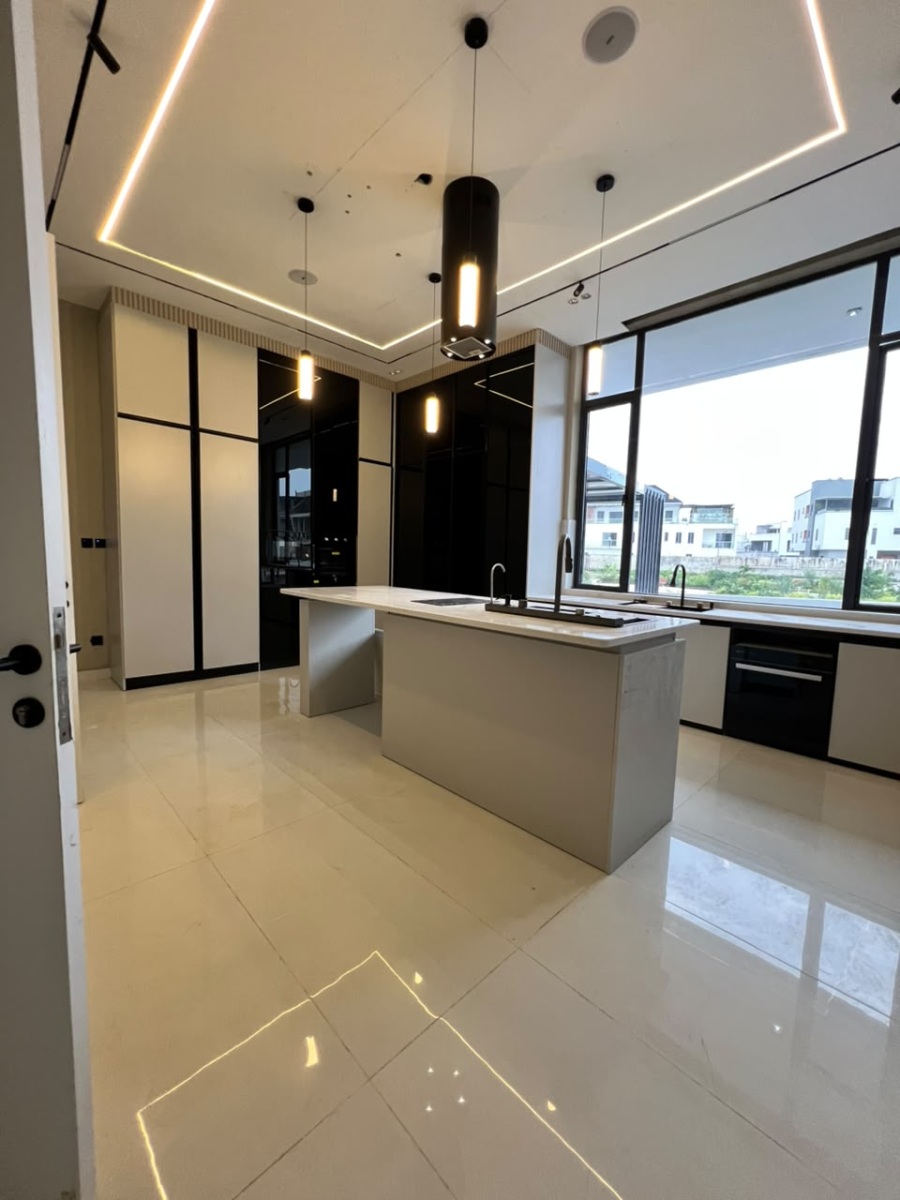 5 Bedroom Duplex With Duplex