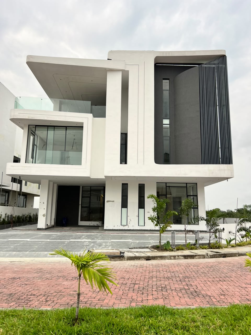 5 Bedroom Duplex With Duplex