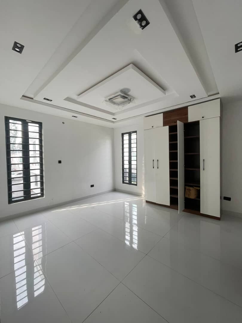 5 Bedroom Fully Detached Duplex