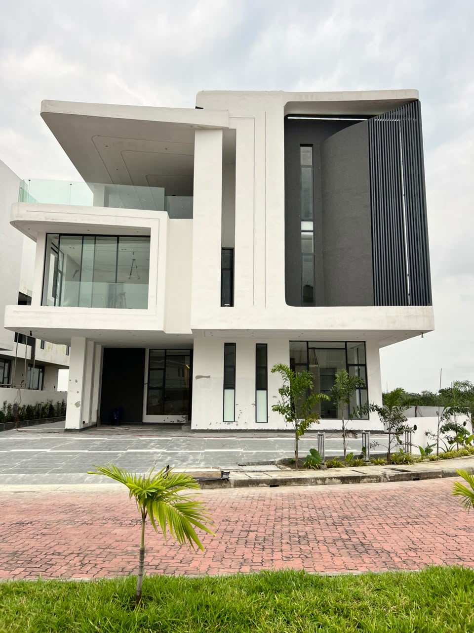 5 Bedroom Fully Detached Duplex