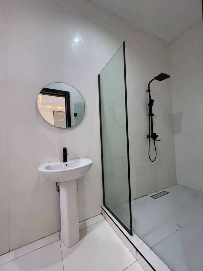 5 Bedroom Fully Detached Duplex