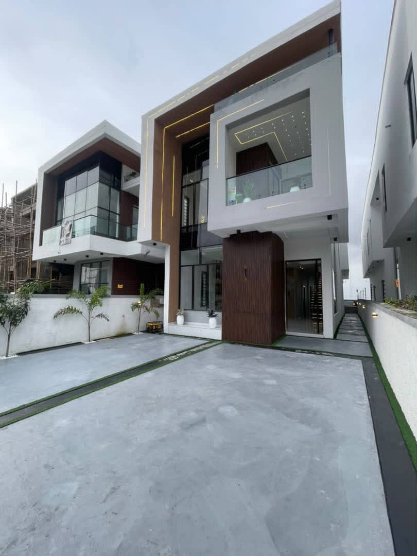 5 Bedroom Fully Detached Duplex