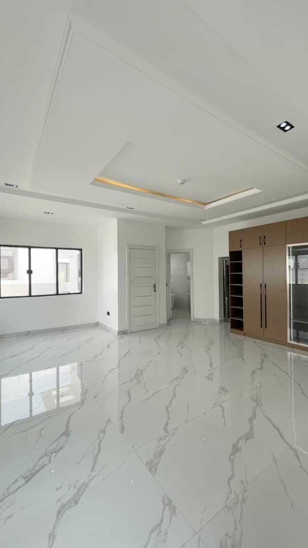Massive Fully Detached 5 Bedroom with BQ