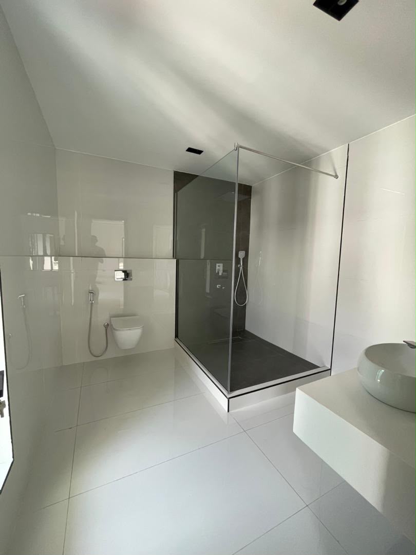 Luxury 5 Bedroom Fully Detached Duplex