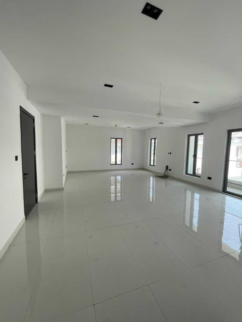 Luxury 5 Bedroom Fully Detached Duplex
