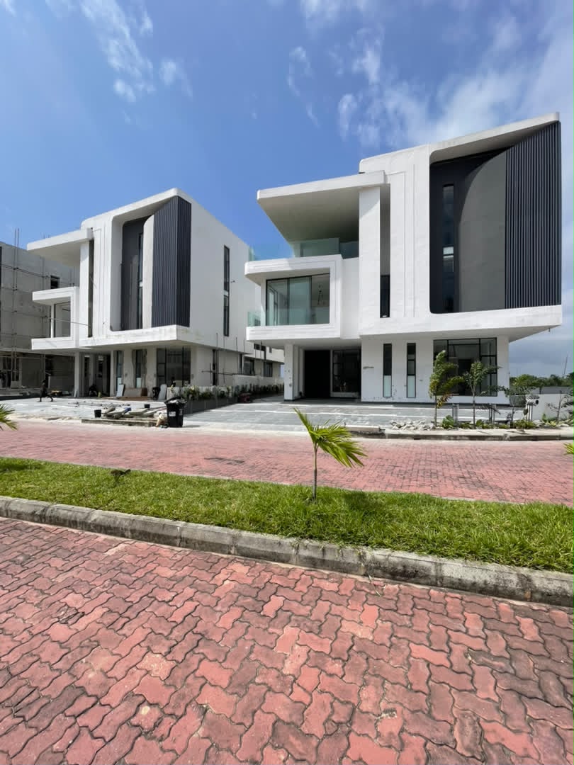 5 Bedroom Detached Duplex