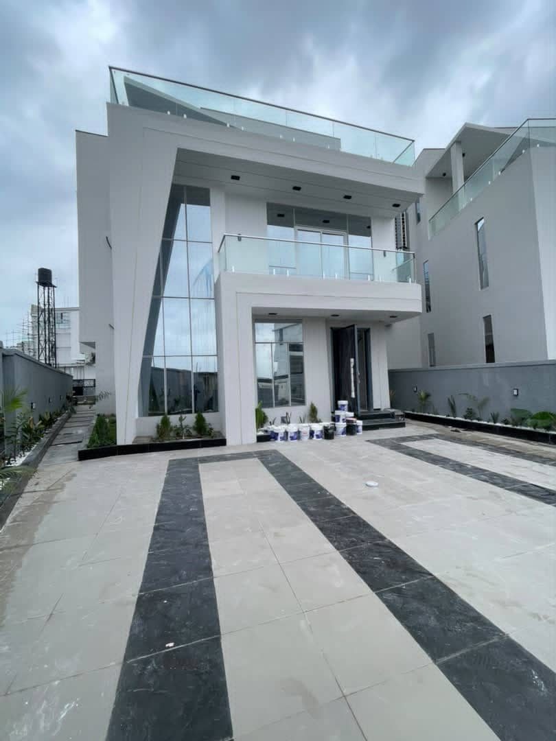 5 Bedroom Detached Duplex