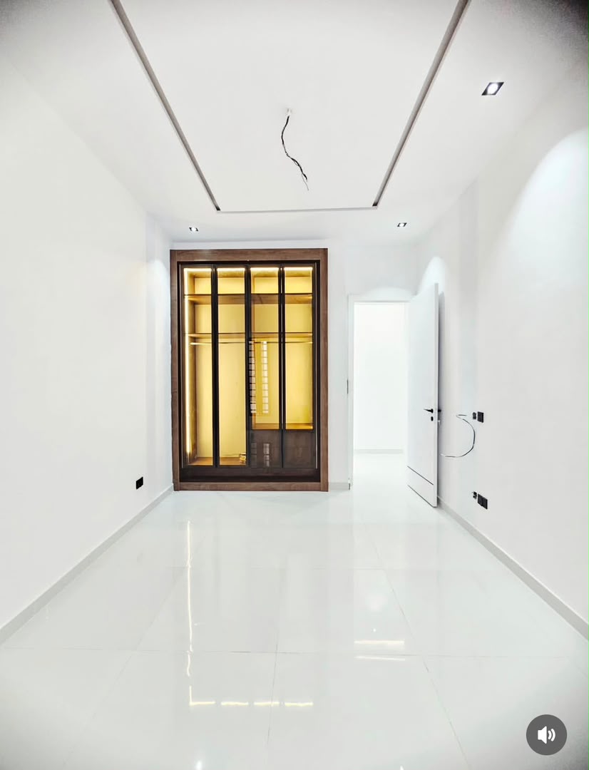5 Bedroom Fully Detached Duplex