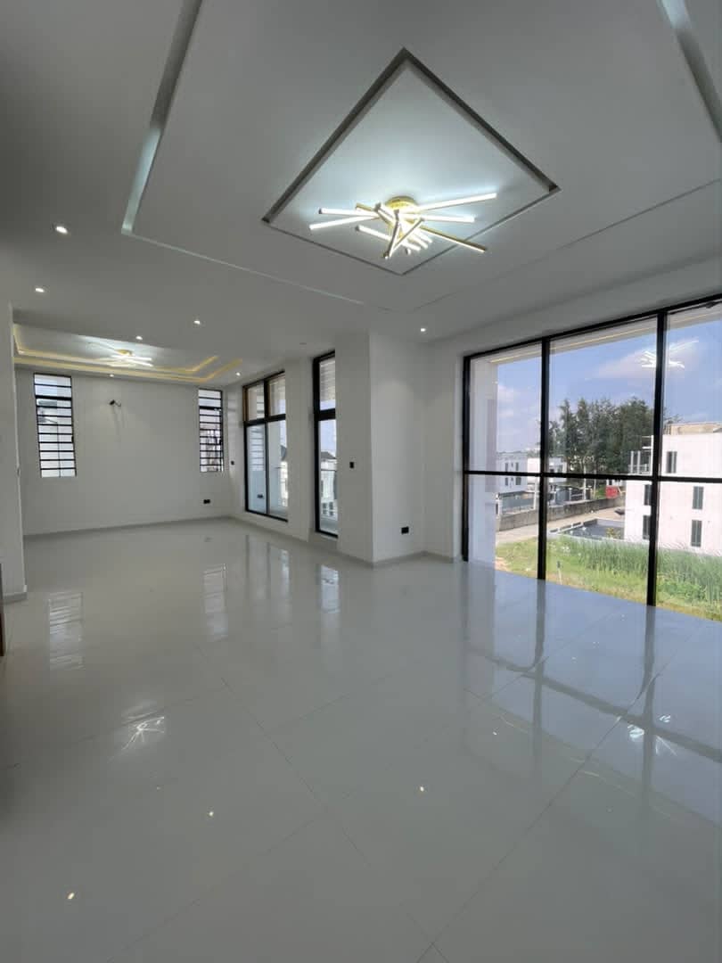 5 Bedroom Fully Detached Duplex