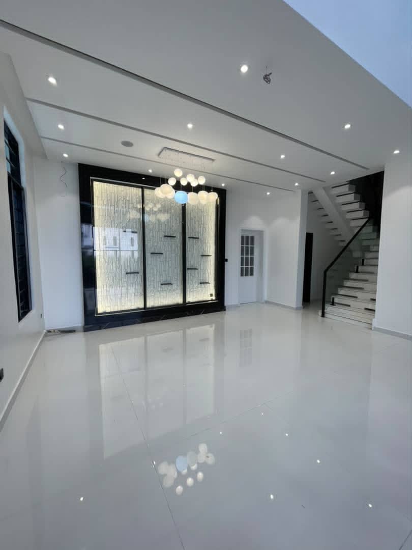 5 Bedroom Fully Detached Duplex