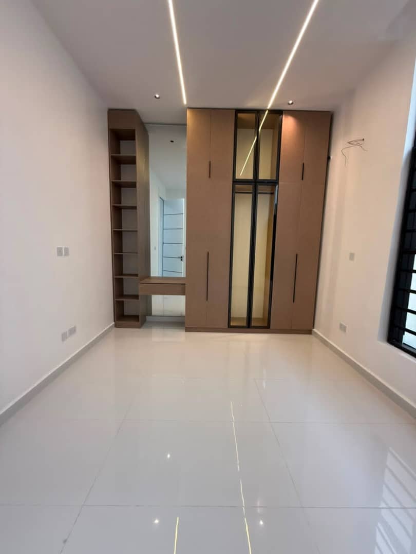 5 Bedroom Detached Duplex
