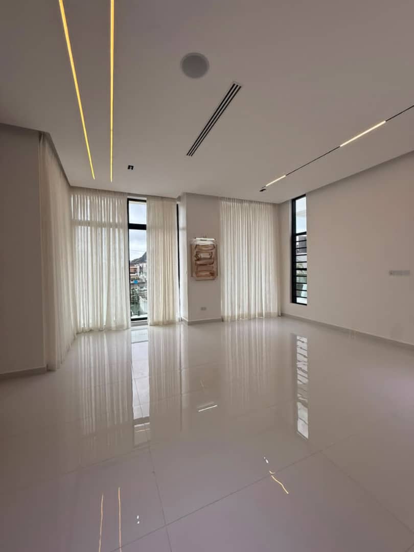 5 Bedroom Detached Duplex