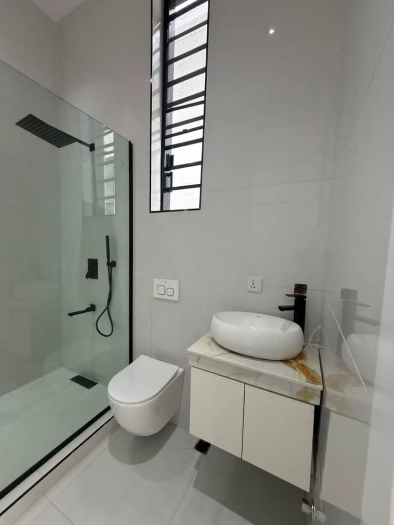 5 Bedroom Detached Duplex