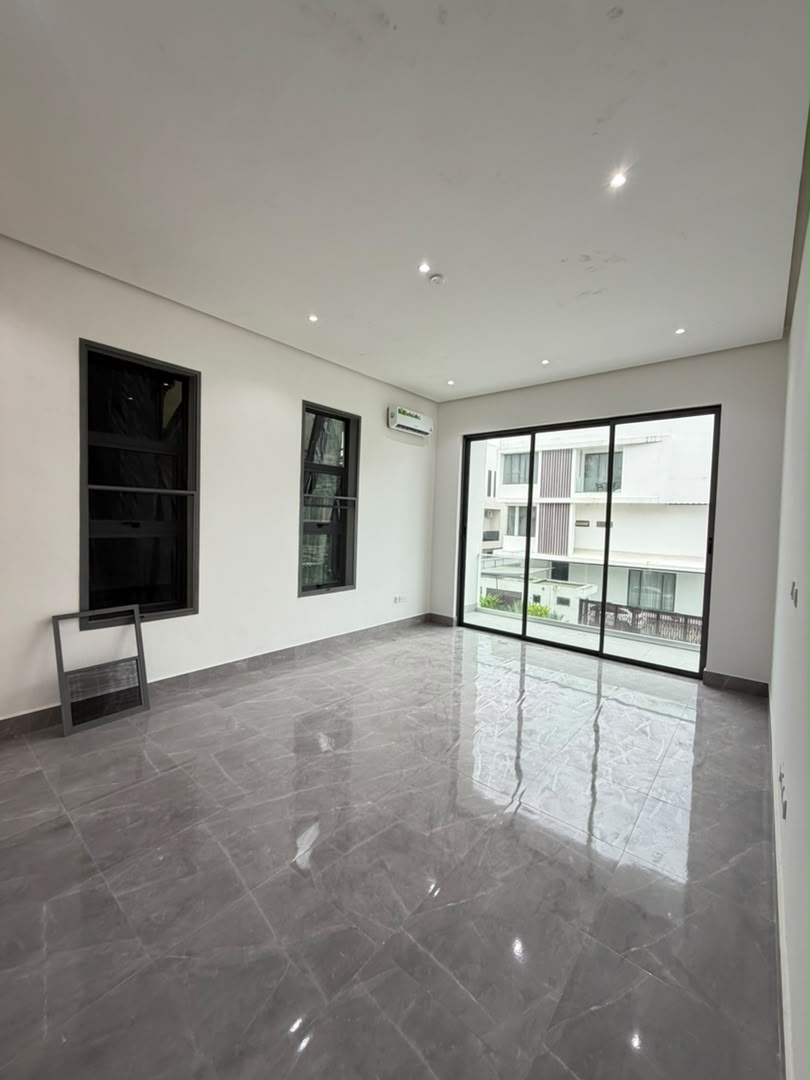5 Bedroom Fully Detached Duplex