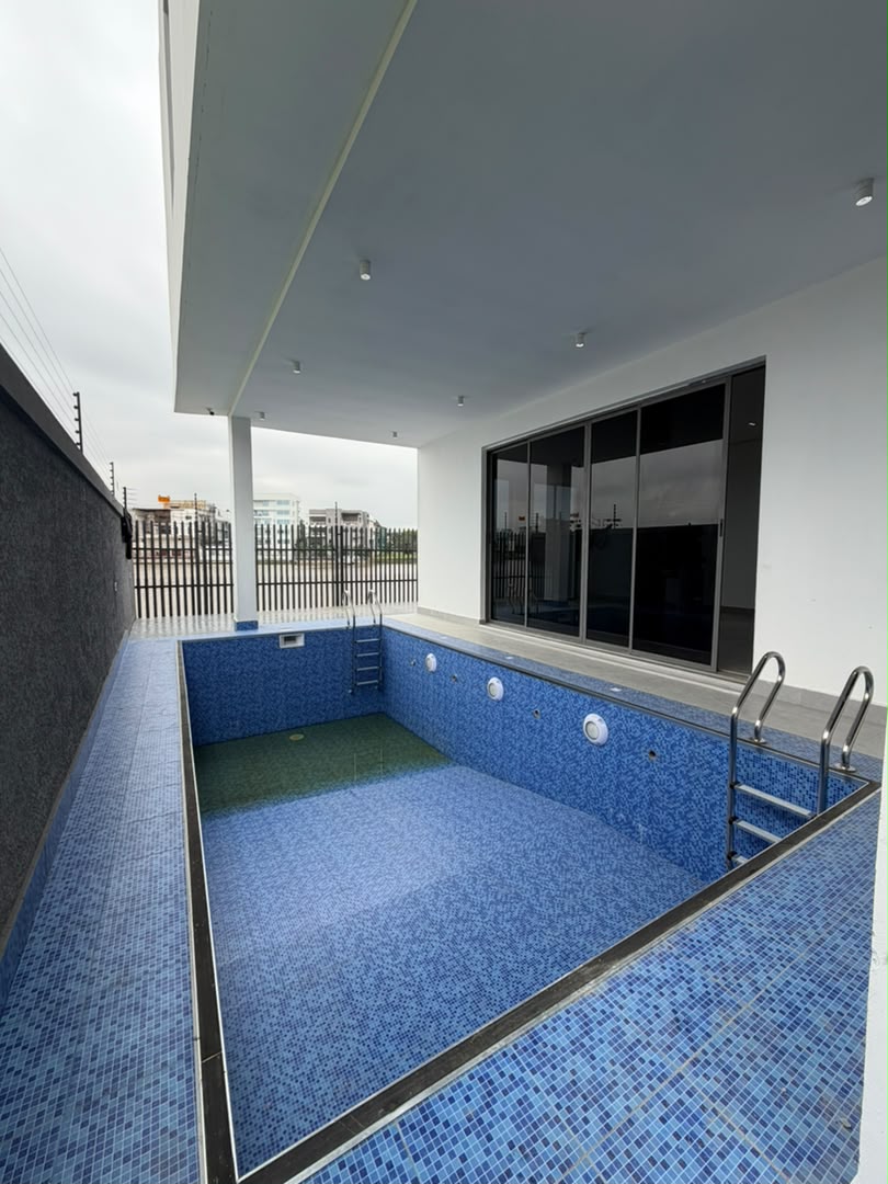 5 Bedroom Fully Detached Duplex
