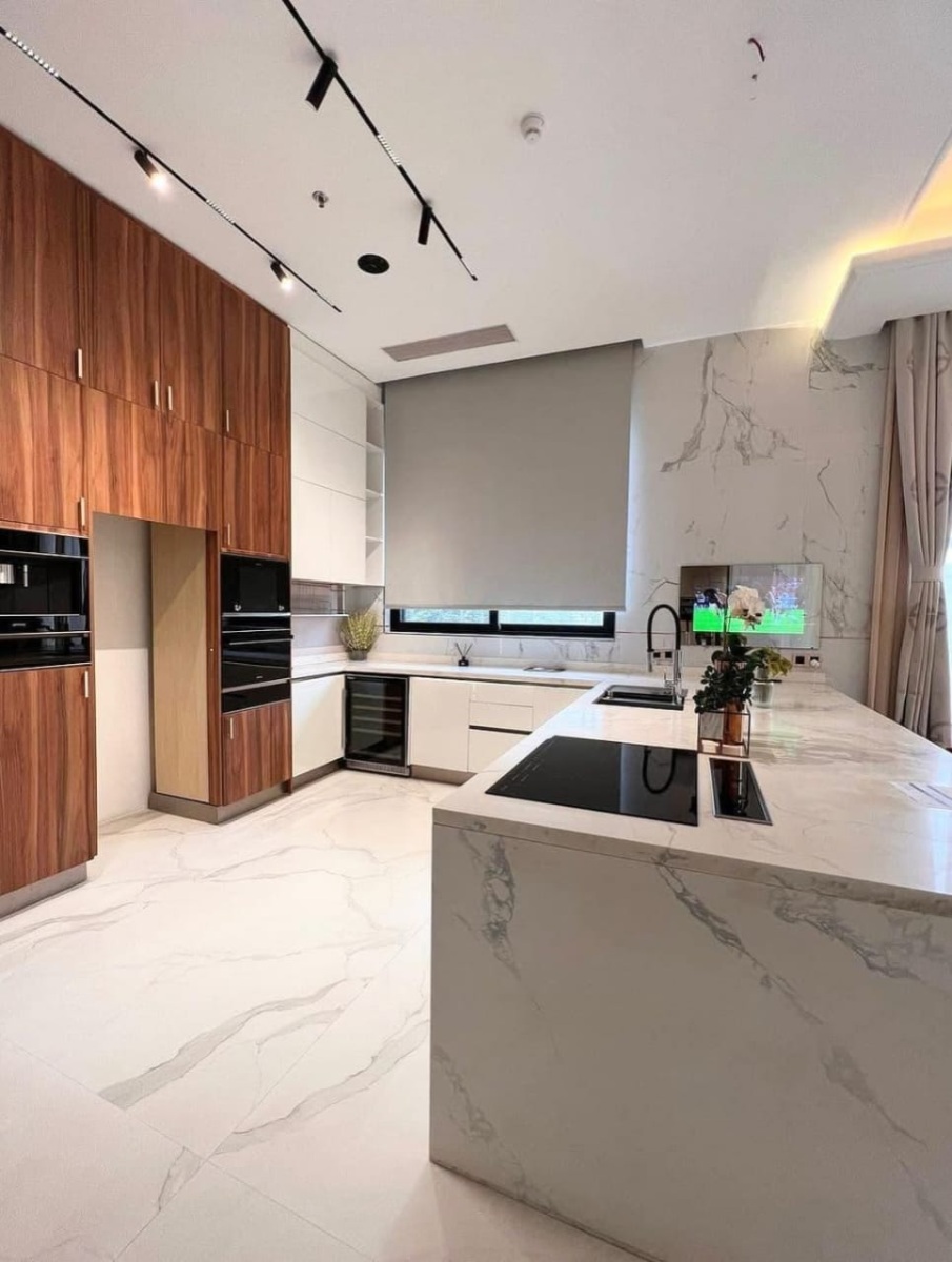 4 Bedroom Maisonette with 2 BQs