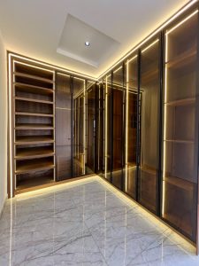 STYLISHLY FINISHED 3 BED MAISONETTE HOUSE WITH SWIMMING POOL AND BQ