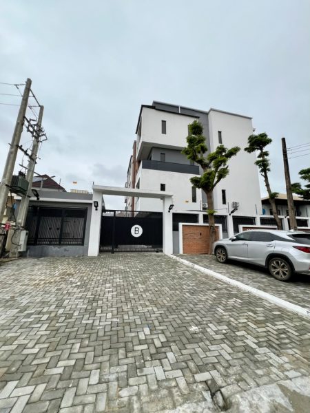 STYLISHLY FINISHED 3 BED MAISONETTE HOUSE WITH SWIMMING POOL AND BQ