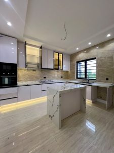 STYLISHLY FINISHED 3 BED MAISONETTE HOUSE WITH SWIMMING POOL AND BQ