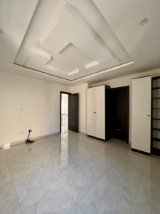 4 BEDROOM FULLY DETACHED DUPLEX WITH BQ, IDEAL FOR COMMERCIAL USE