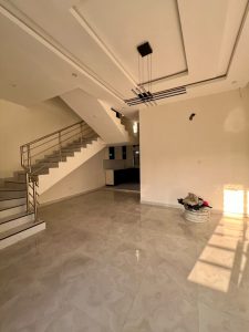 4 BEDROOM FULLY DETACHED DUPLEX WITH BQ, IDEAL FOR COMMERCIAL USE