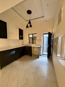 4 BEDROOM FULLY DETACHED DUPLEX WITH BQ, IDEAL FOR COMMERCIAL USE