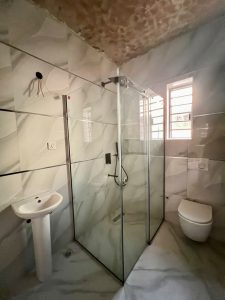 4 BEDROOM FULLY DETACHED DUPLEX WITH BQ, IDEAL FOR COMMERCIAL USE