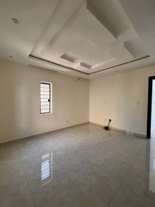 4 BEDROOM FULLY DETACHED DUPLEX WITH BQ, IDEAL FOR COMMERCIAL USE
