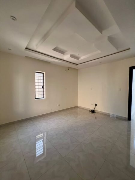 4 BEDROOM FULLY DETACHED DUPLEX WITH BQ, IDEAL FOR COMMERCIAL USE