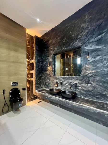 5 BEDROOM DETACHED IN LEKKI