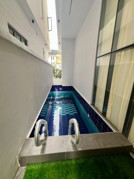 5 BEDROOM DETACHED IN LEKKI
