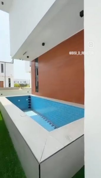 5 Bedroom Detached House in Lekki