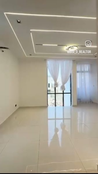 5 Bedroom Detached House in Lekki