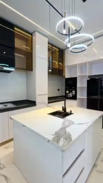 5 Bedroom Detached House in Lekki