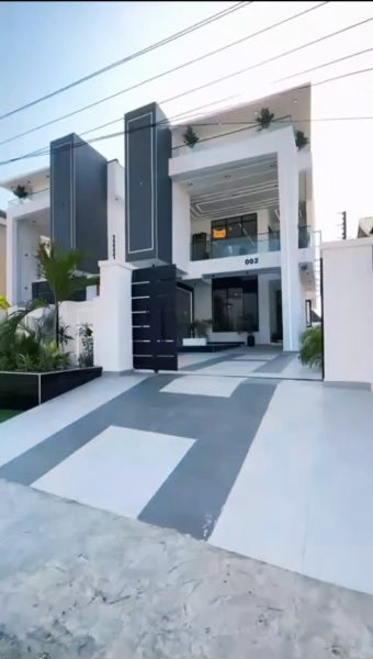 5 Bedroom Duplex in Ikota