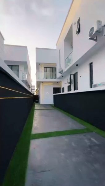 4 Bedroom Semi-detached Duplex in Lekki