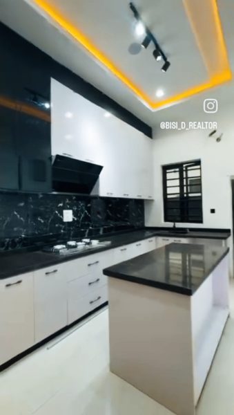 4 Bedroom Semi-detached Duplex in Lekki