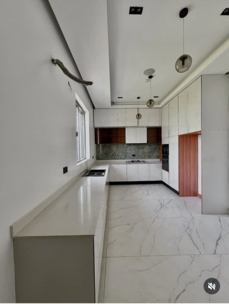 6 BEDROOM FULLY DETACHED HOME IN IKATE, LEKKI