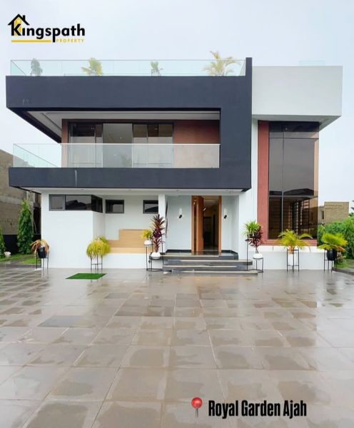 5 Bedroom Fully Detached House in Royal Garden, Ajah