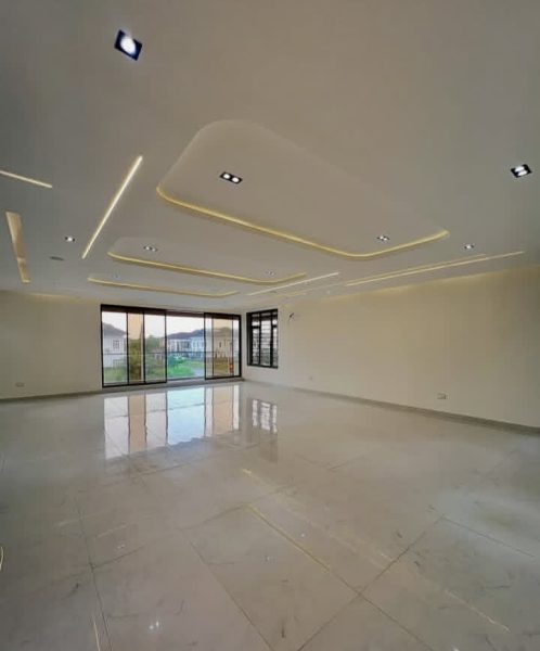 5 Bedroom Fully Detached House in Royal Garden, Ajah